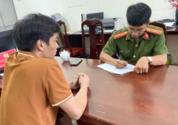 Ký chuyển nhượng đất giá "ảo", nguyên chủ tịch thị trấn bị khởi tố