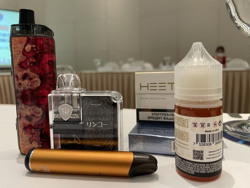 Đề nghị nhiều bộ ngành, địa phương xử lý việc mua bán, sử dụng thuốc lá điện tử