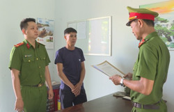 Khởi tố đối tượng dùng dao chém người trọng thương