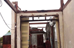 Mưa lớn kèm lốc xoáy tại huyện Ea Súp