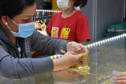 Giá vàng hôm nay 9-5: Biến động khó lường