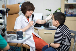 Trẻ mắc các tật khúc xạ tăng nhanh