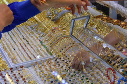 Giá vàng hôm nay 12-6: Rớt giá ngay khi vừa mở cửa