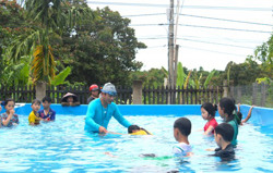Ý nghĩa từ những lớp dạy bơi miễn phí