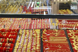 Giá vàng hôm nay 15-6: Mỹ giữ nguyên lãi suất, vàng rơi thẳng đứng