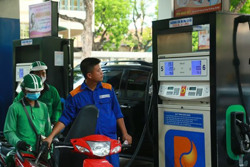 Quỹ bình ổn xăng dầu: Giữ hay bỏ?