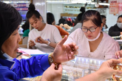 Giá vàng hôm nay 20-6: Giảm khi sức mua suy yếu