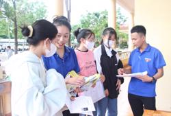 Đồng hành cùng sĩ tử