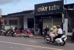 Cảnh sát giao thông huyện Krông Ana hỗ trợ một thí sinh quên mang giấy tờ trong buổi thi môn tổ hợp