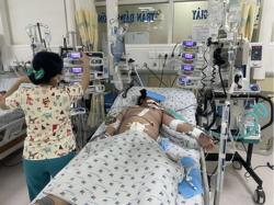 Trẻ mắc sốt xuất huyết nặng liên tiếp nhập viện