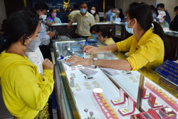 Giá vàng hôm nay 3-6: “Bốc hơi” rất nhiều!