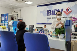 Lãi suất cho vay ồ ạt giảm, người vay vẫn kêu khó