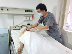 Ăn nấm mọc từ xác nhộng ve sầu, 6 người nhập viện