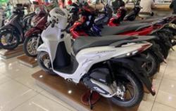 Nhiều mẫu xe máy tay ga ăn khách hạ giá