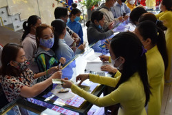 Giá vàng hôm nay 7-6: USD đảo chiều tăng giá, vàng vẫn đi lên