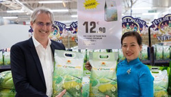 Hàng Việt xuất ngoại qua kênh bán lẻ