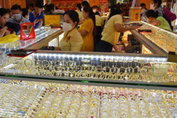 Giá vàng hôm nay 10-7: Vàng nhẫn, vàng trang sức giảm