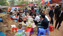 Đề phòng ngộ độc thực phẩm khi du lịch mùa hè