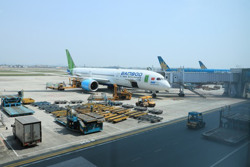 Các hãng bay Việt Nam khó xin lại slot bay quốc tế, vì sao?