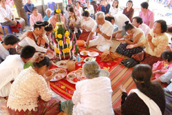 Nghi thức cưới hỏi truyền thống của người Lào ở Buôn Đôn