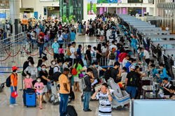 Lo sân bay ế khách