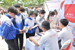 Thực hư tỷ lệ sinh viên ra trường có việc làm