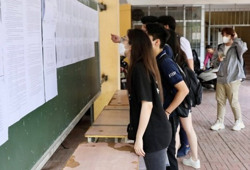 Tuyển sinh Đại học năm 2023: Điểm chuẩn giảm ở các ngành 'hot'