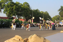 Đẩy mạnh hội nhập quốc tế, lấy kinh tế làm trọng tâm