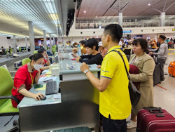 Giá vé máy bay hè giảm mạnh