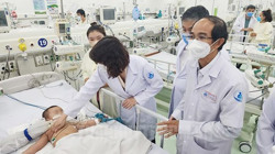 Dịch tay chân miệng: Vì sao số ca diễn biến nặng tăng?