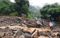 Sạt lở, lũ quét: Do thiên nhiên hay con người?