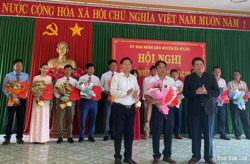 UBND huyện Ea H’leo công bố quyết định về công tác cán bộ