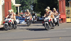 Đồng loạt ra quân tổng kiểm soát xe ô tô kinh doanh vận tải hành khách và hàng hóa bằng container