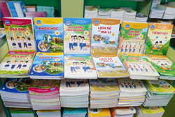 Sách giáo khoa năm học mới 2023-2024 bao giờ lên kệ?
