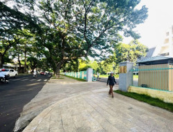 Phố đi bộ không chỉ là… nơi đi bộ