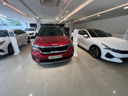 Thị trường ô tô ảm đạm trong tháng "cô hồn"