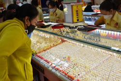 Giá vàng hôm nay 30-8: Tăng dữ dội