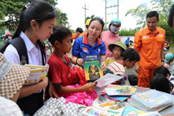 Niềm vui đầu năm học mới của học sinh vùng sâu