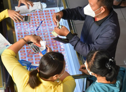 Giá vàng hôm nay 4-8: Vàng trong nước nhích nhẹ