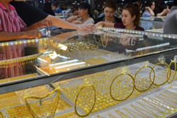 Giá vàng hôm nay 8-8: Đảo chiều suy yếu