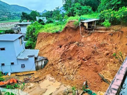Thủ tướng yêu cầu tập trung phòng, chống, giảm thiệt hại do sạt lở đất, lũ quét