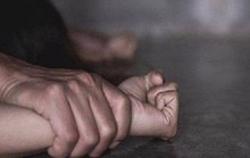 Quan hệ với cháu gái 12 tuổi, thiếu niên 15 tuổi bị truy tố