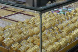 Giá vàng hôm nay 11-9: Vàng SJC vẫn đứng ở mức cao