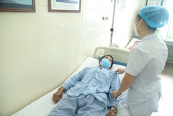 Tự chữa ung thư bằng thuốc nam: Tiền mất tật mang