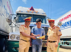 Sôi động dịch vụ “ăn theo” mùa sầu riêng