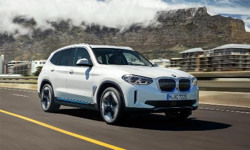 BMW iX3 có cửa sổ trời không? So sánh xe điện BMW iX3 và Audi eTron GT
