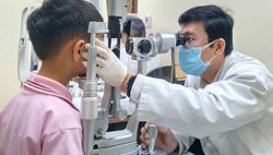 Lưu tâm dịch đau mắt đỏ lây lan ở bệnh nhi