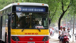 Từ 6/9, mức phí bảo hiểm ô tô, xe máy từ 55.000 đến 794.000 đồng