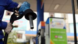 Giá xăng RON95 tăng mạnh, vượt ngưỡng 25.000 đồng/lít