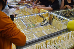 Giá vàng hôm nay 25-9: Vàng SJC rớt giá
